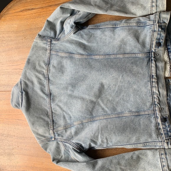 Levi Aritzia Sherpa Jacket - Picture 4 of 7